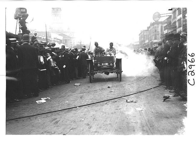 McIntyre car at start of the 1909 Glidden Tour, Detroit, Mich.