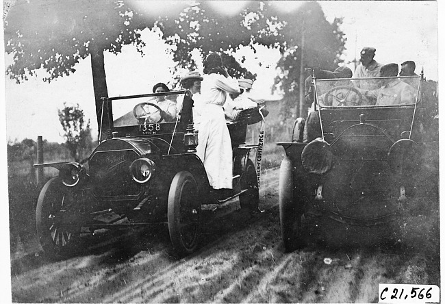 Participant car escorted into Jackson, Mich., 1909 Glidden Tour