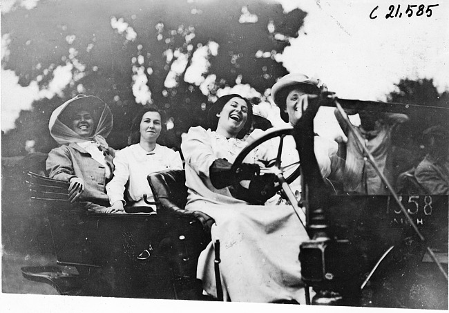 Ladies in the Jackson car, 1909 Glidden Tour