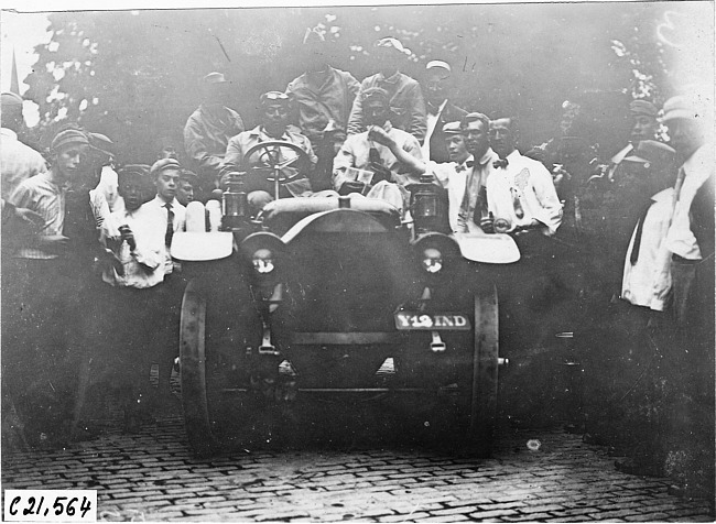 Jackson Auto Co. provides gasoline and lunch to 1909 Glidden tourists