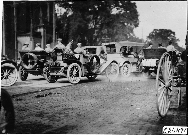 Cars arriving in Kalamazoo, Mich., in 1909 Glidden Tour