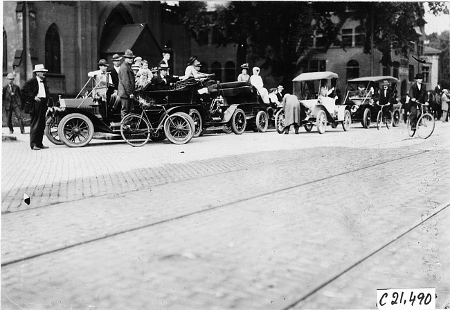 Cars arriving in Kalamazoo, Mich., in 1909 Glidden Tour