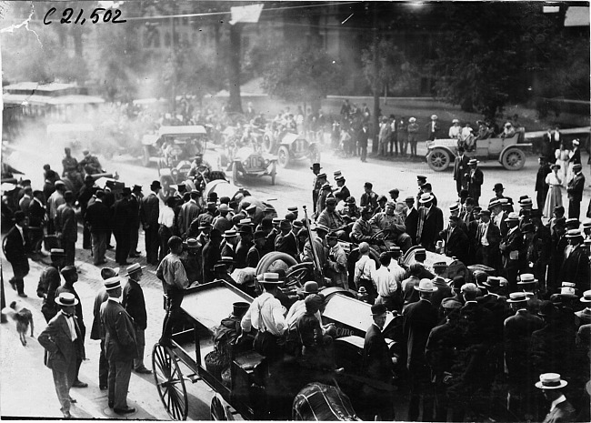 Cars arriving in Kalamazoo, Mich., 1909 Glidden Tour