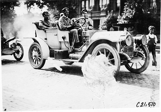 W.A. Woods in American Simplex arriving in Kalamazoo, Mich., 1909 Glidden Tour