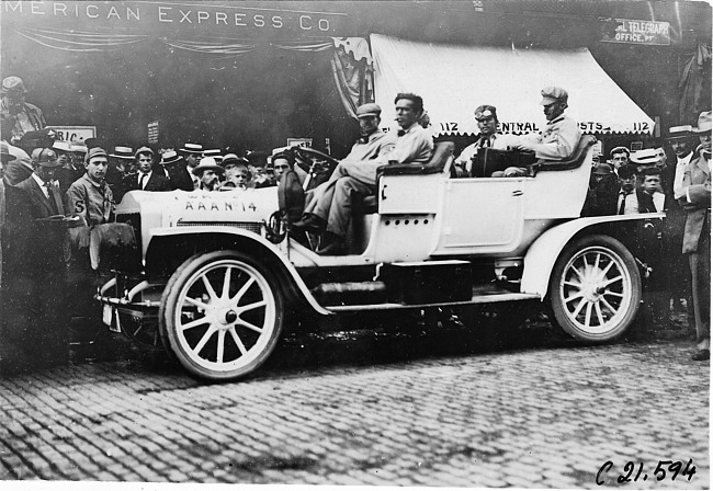 White Steamer arriving in Kalamazoo, Mich., 1909 Glidden Tour