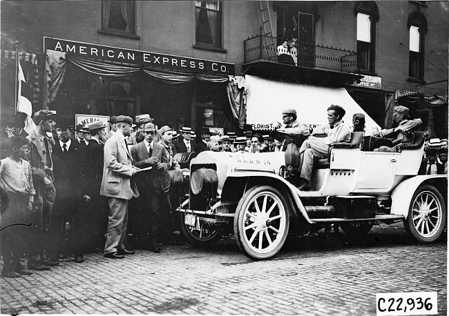 White Steamer car arriving in Kalamazoo, Mich., 1909 Glidden Tour