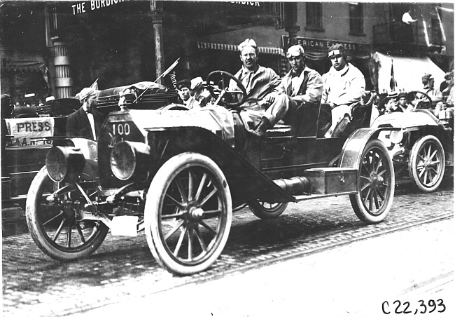 Moline car arriving in Kalamazoo, Mich., 1909 Glidden Tour