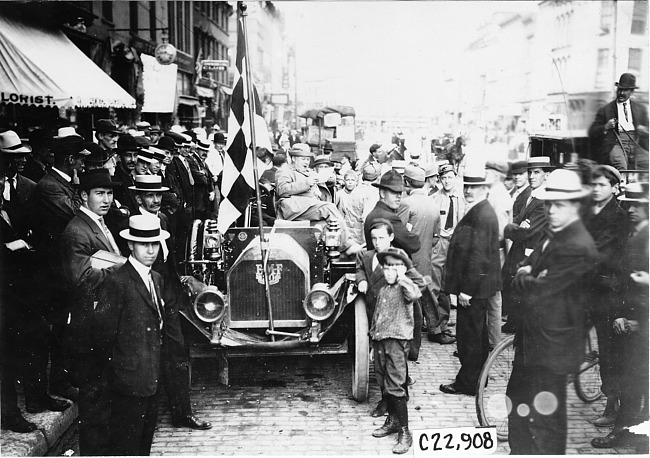 E.M.F. car arriving in Kalamazoo, Mich., 1909 Glidden Tour