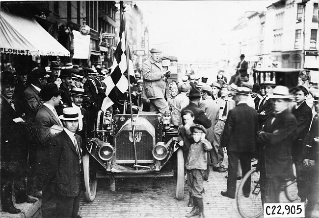 E.M.F. car arriving in Kalamazoo, Mich., 1909 Glidden Tour