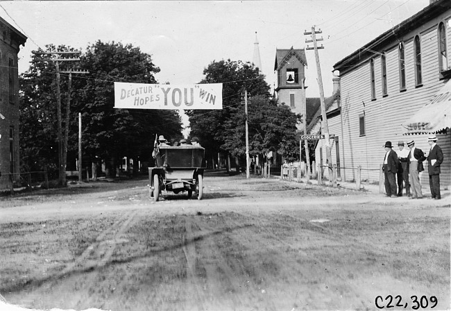 Studebaker press car in Decatur Mich. at 1909 Glidden Tour