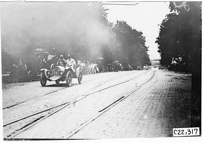 Glidden tourists at 1909 Glidden Tour
