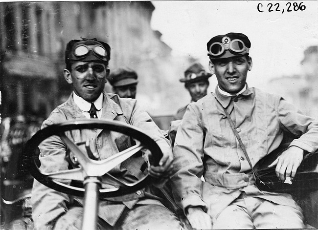 Buse brothers in Thomas car at 1909 Glidden Tour