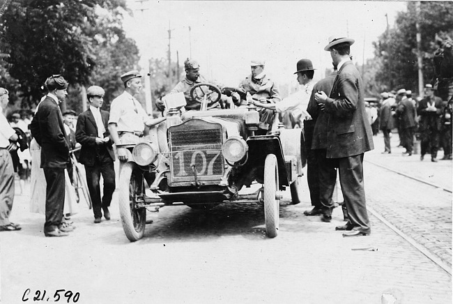 Charles Goldthwaite in Maxwell car arriving in South Bend, Ind. at 1909 Glidden Tour