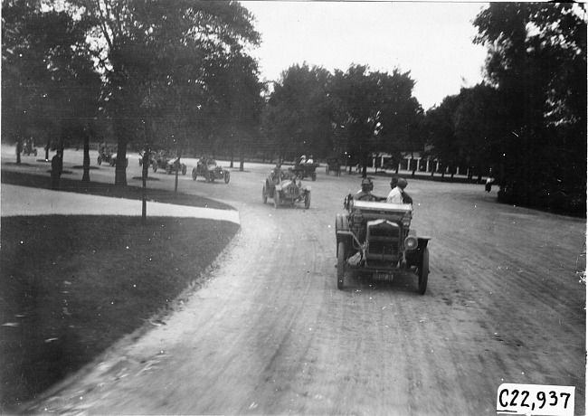 Glidden tourists arriving in Chicago, Ill. at 1909 Glidden Tour