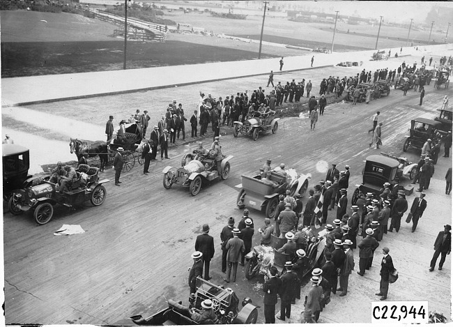 Crowd of men gather to watch arrival of Glidden tourists in Chicago, Ill. at 1909 Glidden Tour