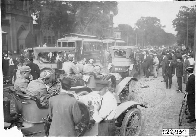 Pierce-Arrow car arriving in Chicago, Ill., 1909 Glidden Tour