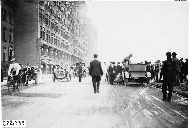 Glidden tourists arriving in Chicago, Ill. at 1909 Glidden Tour