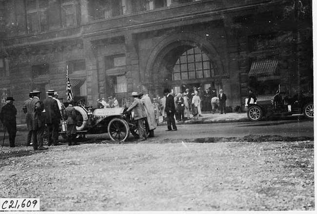 Premier car in front of Auditorium Annex building, Chicago, Ill., 1909 Glidden Tour