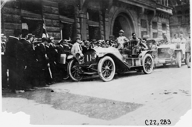 John L. Moore in #114 arriving at Chicago, Ill., 1909 Glidden Tour