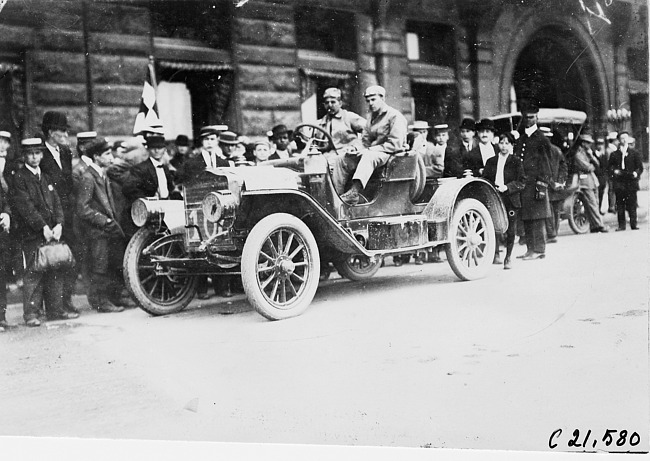 Maxwell car #107 arriving in Chicago, Ill., at the 1909 Glidden Tour