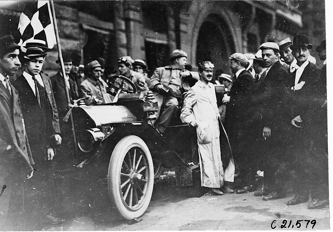 Dai Lewis in the Studebaker press car at Chicago, Ill., at the 1909 Glidden Tour