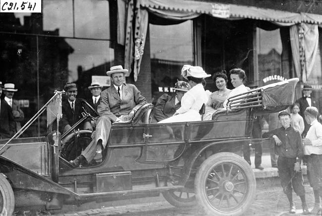 Milwaukee reception committee at 1909 Glidden Tour