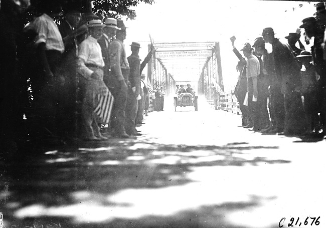 Crowd welcomes Glidden tourists as they cross the Sauk City, Wis. bridge at the 1909 Glidden Tour
