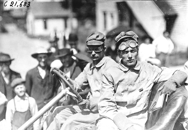 Moore and Blackstone in Lexington car at Baraboo, Wis., 1909 Glidden Tour