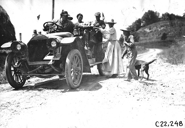 Smithson receiving flowers from a woman near Union Center, Wis., 1909 Glidden Tour