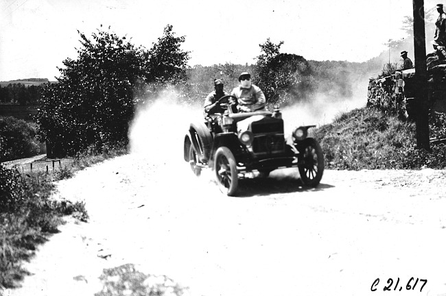 Goldthwaite in Maxwell car on the road to Elroy, Wis., 1909 Glidden Tour