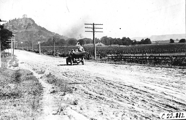 Car heading toward Sugarloaf Mountain in Winona, Wis., 1909 Glidden Tour