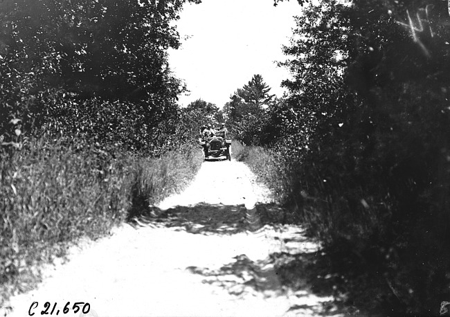Jewell car driving the wrong way at the 1909 Glidden Tour
