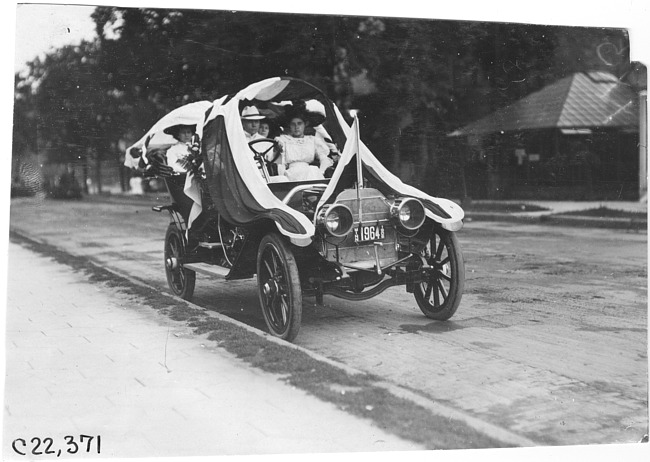 Mr. Haliday in decorated Winton for parade in Minnesota, at the 1909 Glidden Tour