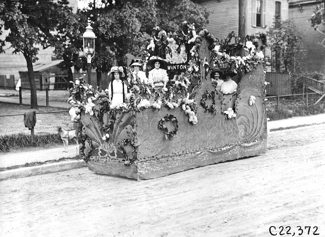 Women standing on a Winton parade float in Minnesota, at the 1909 Glidden Tour