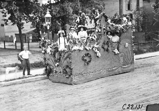 Winton car decorated for parade in Minnesota, at the 1909 Glidden Tour