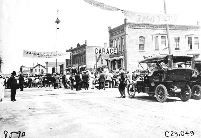 Participants welcomed in Northfield, Minn., at the 1909 Glidden Tour