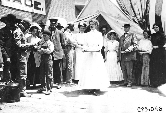 Citizens of Northfield, Minn., at the 1909 Glidden Tour