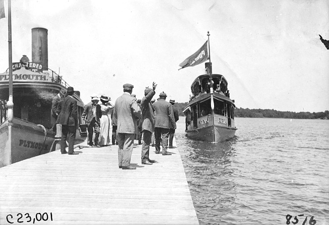 Glidden tourists on outing to Lake Minnetonka, at 1909 Glidden Tour