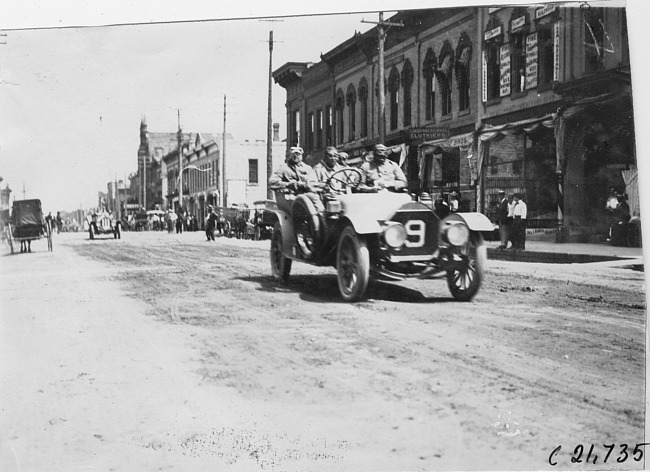 Glidden tourists passing through Faribault, Minn., at 1909 Glidden Tour