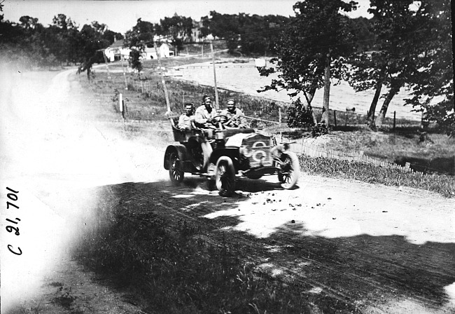 Yager in Maxwell car nearing Mankato, Minn., at 1909 Glidden Tour