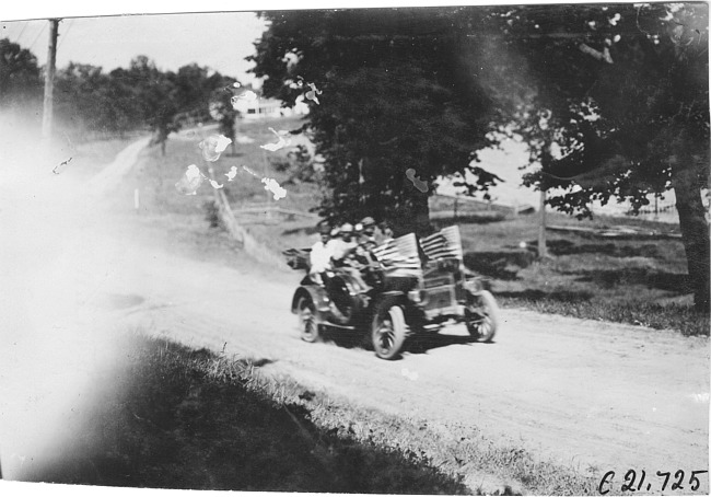 Illingsworth in car #82 nearing Mankato, Minn., at 1909 Glidden Tour