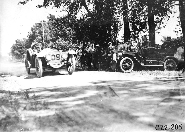 Charles Schofield in Pierce-Arrow car nearing Mankato, Minn., at 1909 Glidden Tour