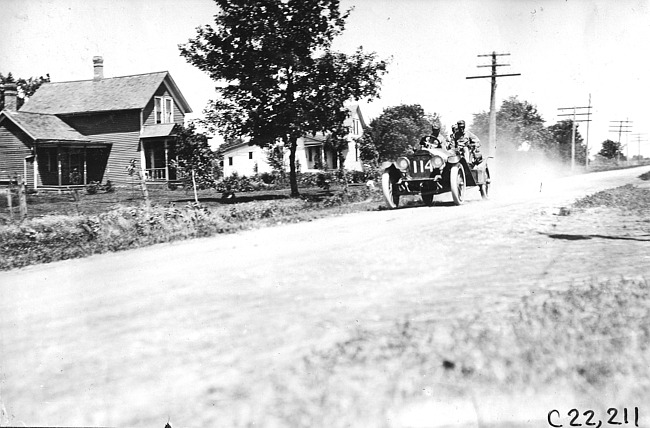 John C. Moore in Lexington car entering Mankato, Minn., at 1909 Glidden Tour