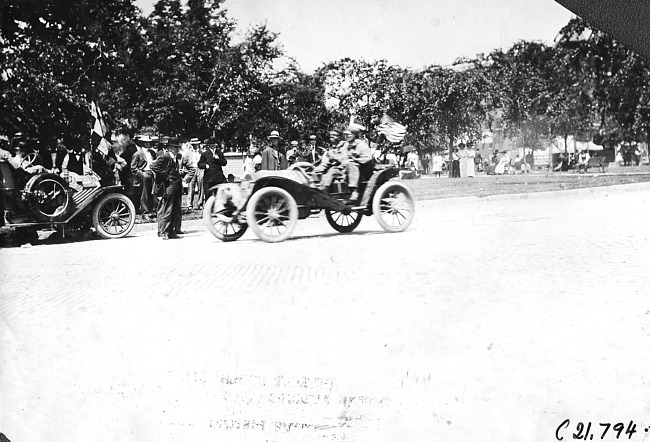 Glidden tourists, possibly in Mankato, Minn., 1909 Glidden Tour