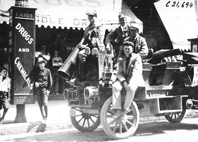 Rapid Truck crew at Mankato, Minn., at the 1909 Glidden Tour
