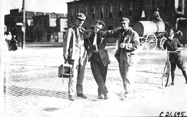 Three Glidden participants in Mankato, Minn., at the 1909 Glidden Tour