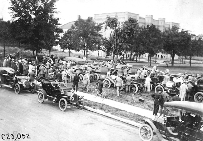 Glidden tourists parked in Minneapolis, Minn., 1909 Glidden Tour