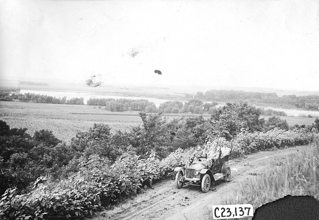 Participants in Iowa countryside, at the 1909 Glidden Tour