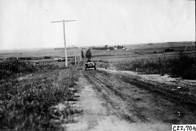 Car #112 on the Iowa prairie, at the 1909 Glidden Tour