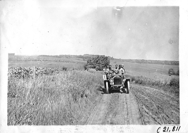 Participants on the Iowa prairie, at the 1909 Glidden Tour